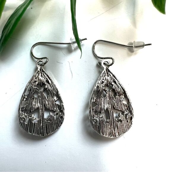 Silver Tone Dragonfly Pierced Teardrop Dangle Earrings - Picture 9 of 11
